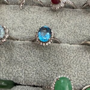 Elegant Blue sapphire in 925 Silver Ring